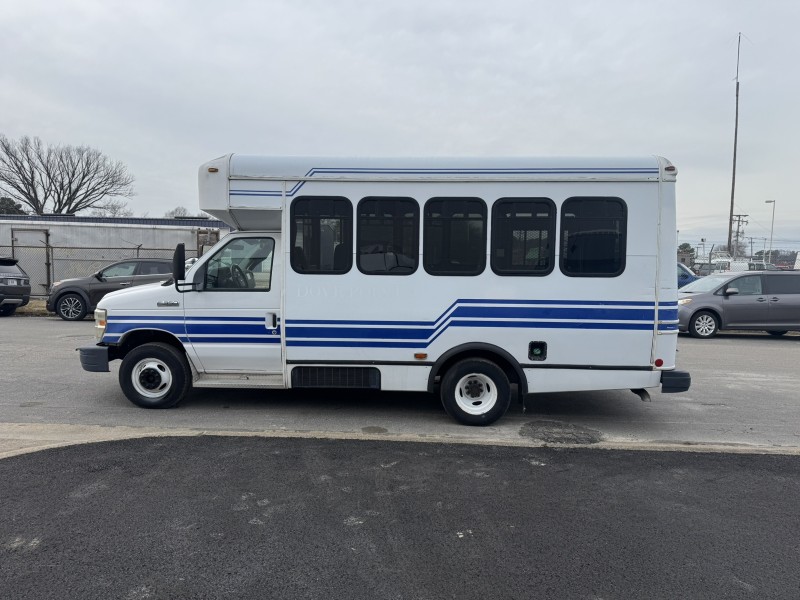2009 Ford E 350 Wheelchair Capable Bus  in , 