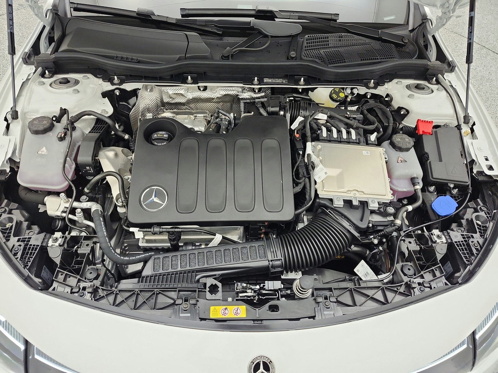 New 2027 Polar White Mercedes-Benz CLA 220 Hybrid FWD image 12