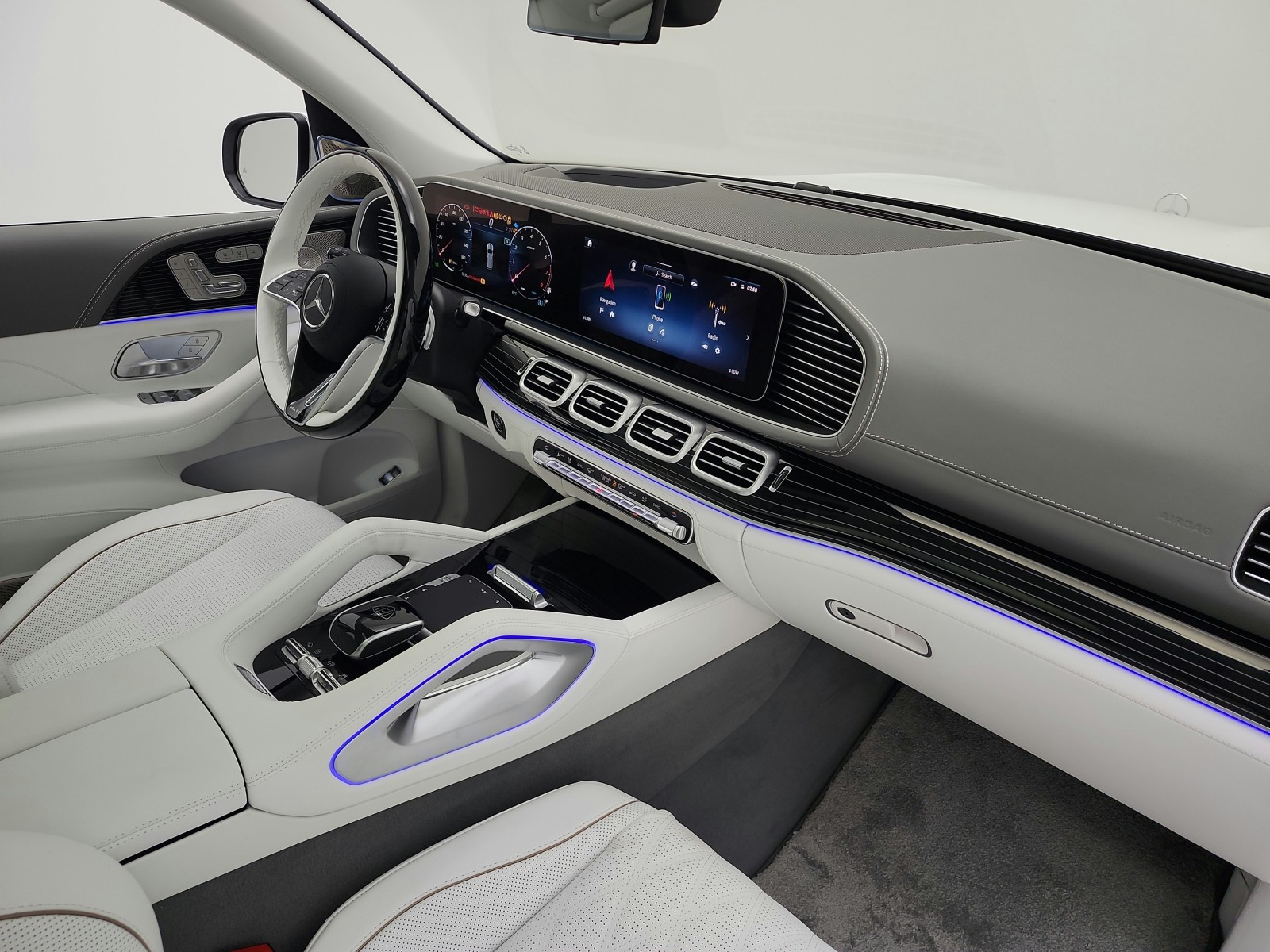 New 2026 MANUFAKTUR Moonlight White Metallic Mercedes-Benz Maybach GLS 600 image 14