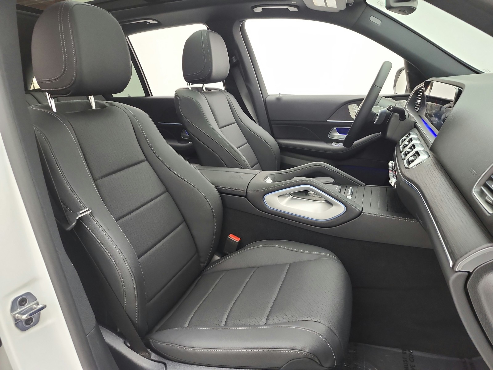 New 2026 Polar White Mercedes-Benz GLE 450 4MATIC® SUV image 14