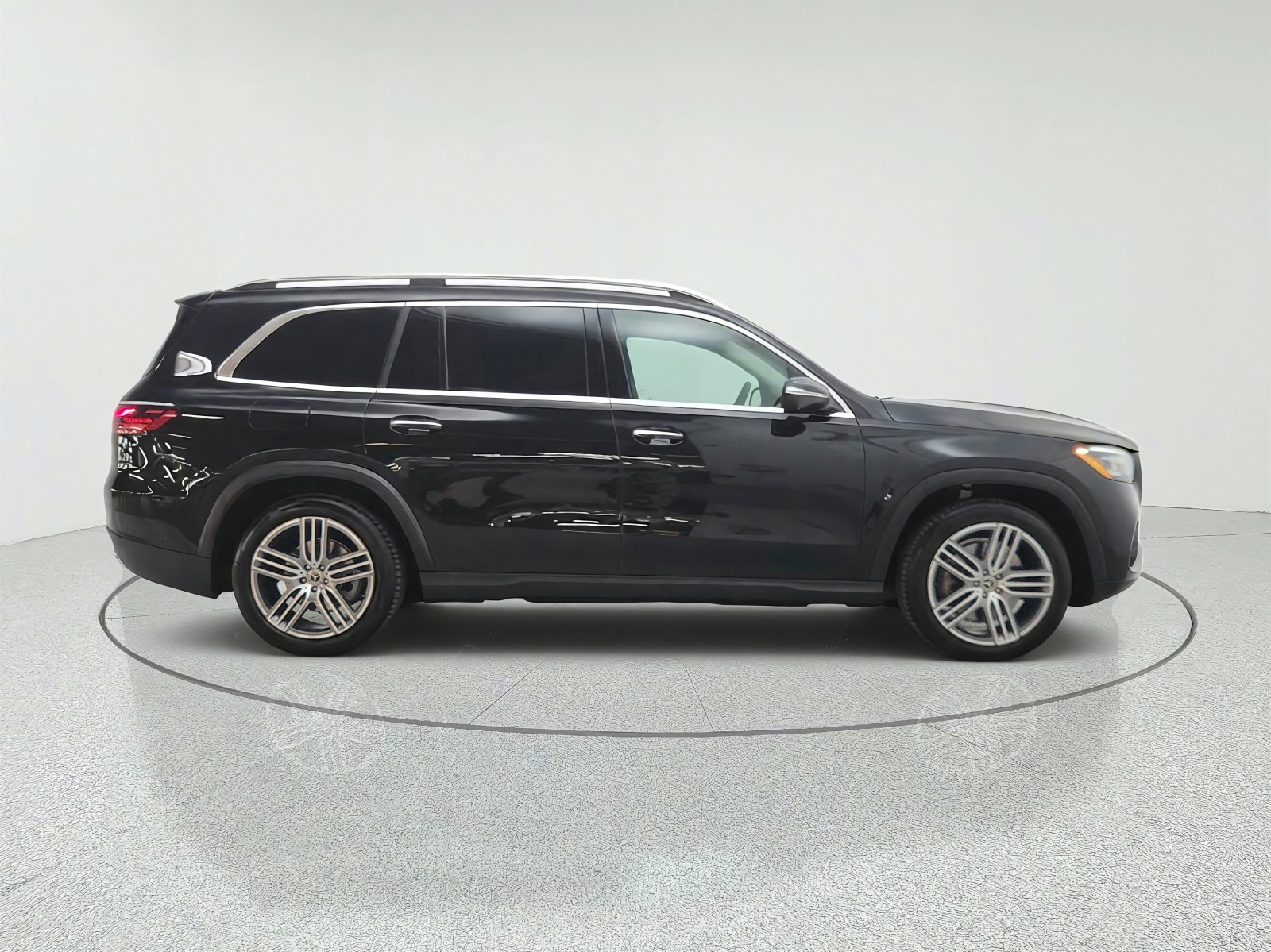 Certified Used 2026 Obsidian Black Metallic Mercedes-Benz GLS 450 4MATIC® SUV image 4