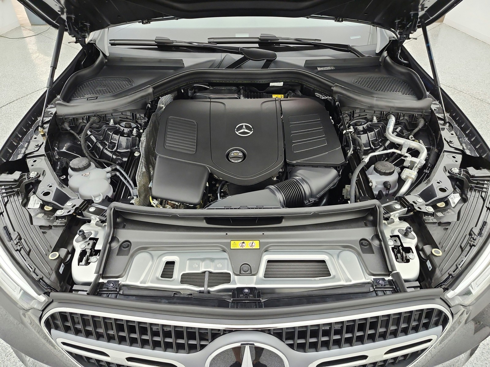 New 2027 Graphite Grey Metallic Mercedes-Benz GLC 300 SUV image 12