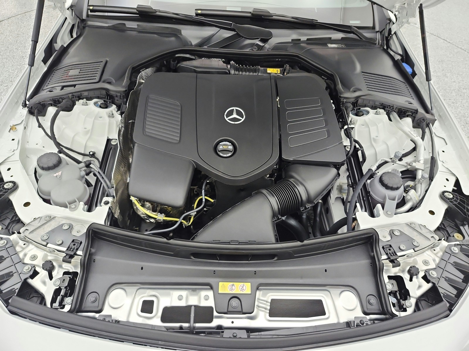 New 2027 Polar White Mercedes-Benz CLE 300 4MATIC® Coupe image 11