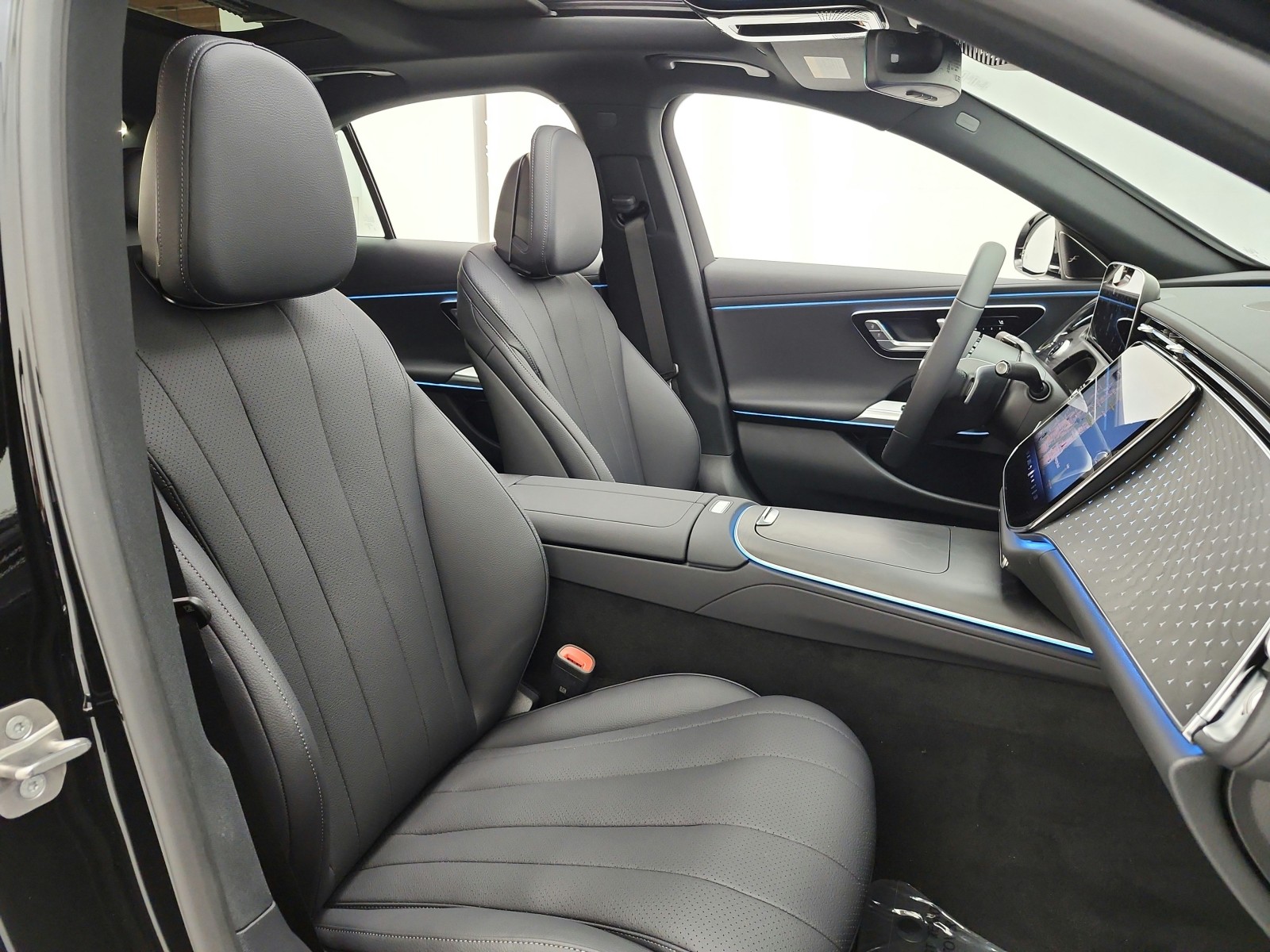 New 2027 Black Mercedes-Benz E 350 4MATIC® Sedan image 15