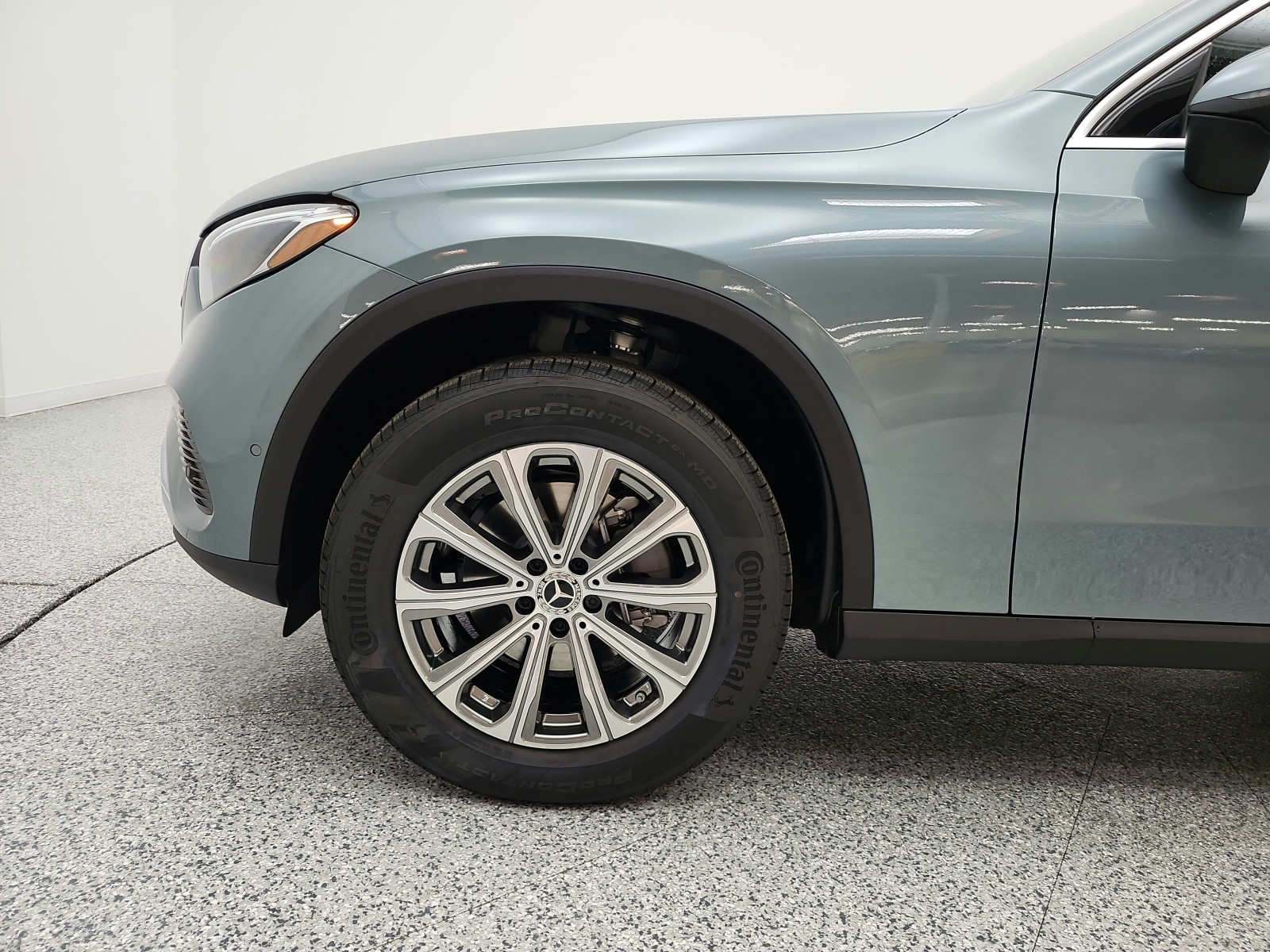 New 2027 Verde Silver Metallic Mercedes-Benz GLC 300 4MATIC® SUV image 15