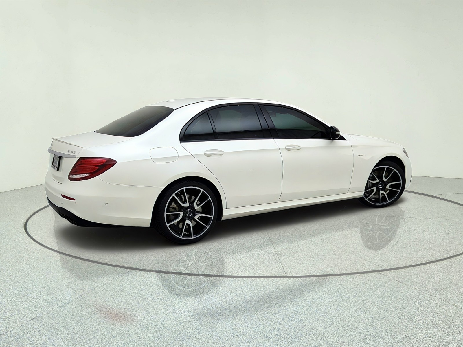 Used 2018 designo Diamond White Mercedes-Benz AMG® E 43 image 8