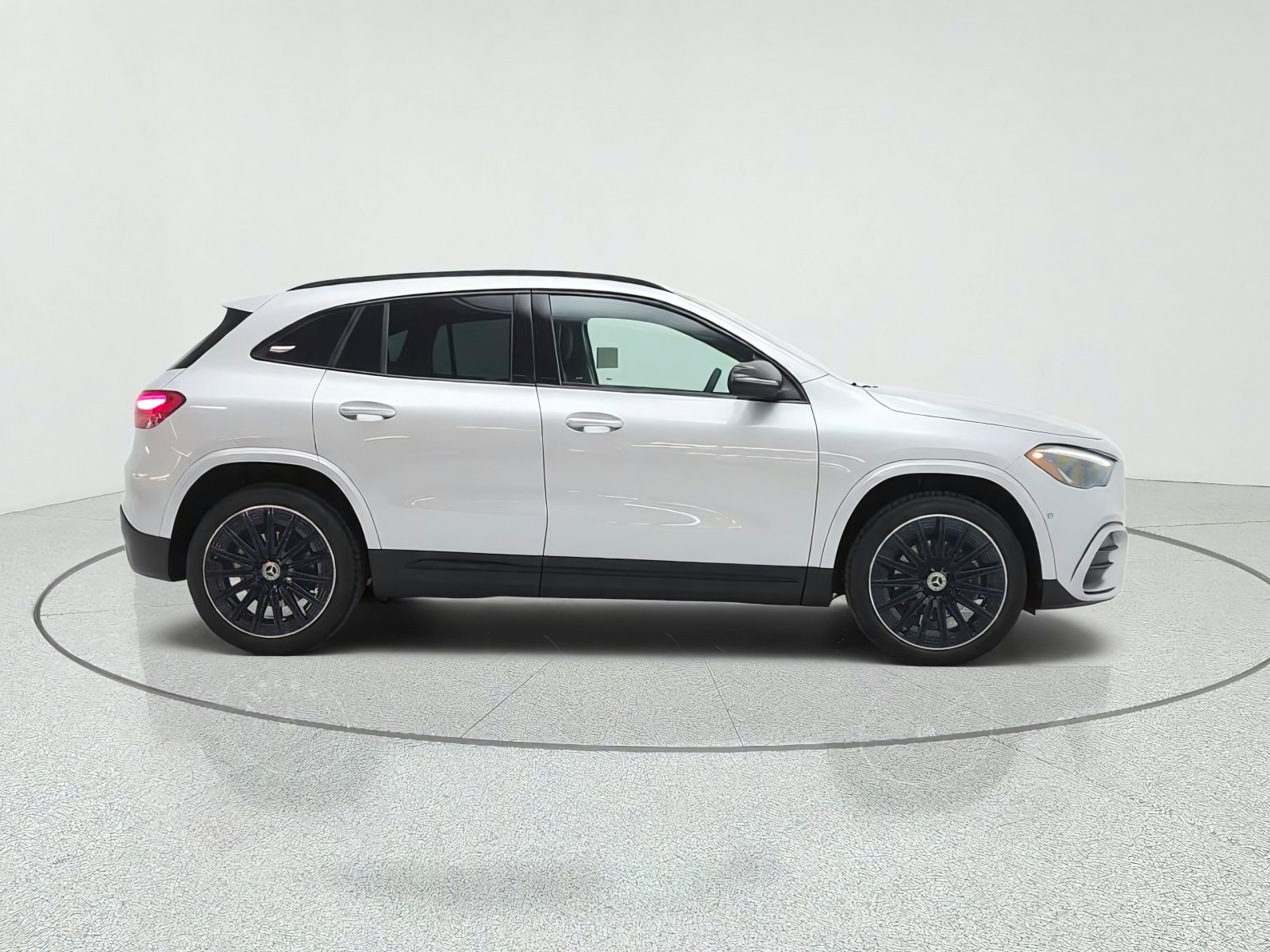New 2026 Cirrus Silver Metallic Mercedes-Benz GLA 250 SUV image 4