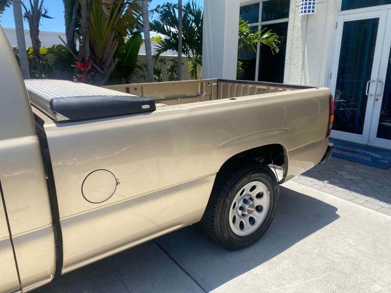 2005 GMC Sierra 1500 LOW MILES 83837 AC NO ACCIDENTS in ,