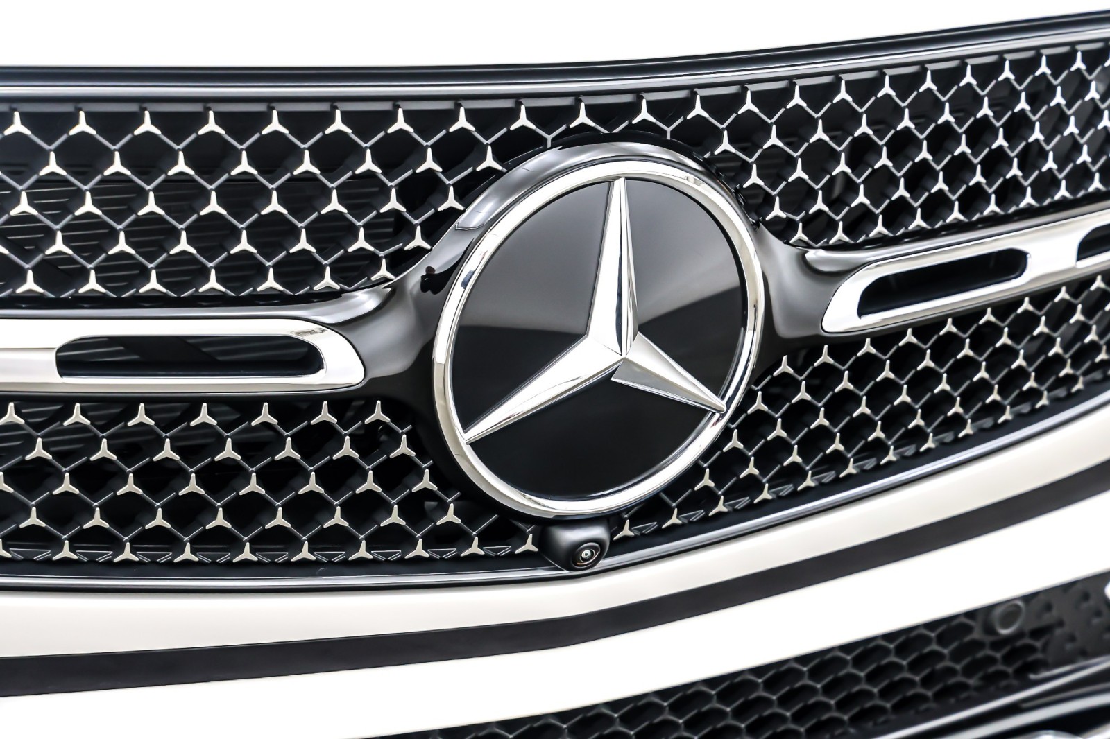 New 2026 Polar White Mercedes-Benz GLC 300 image 13