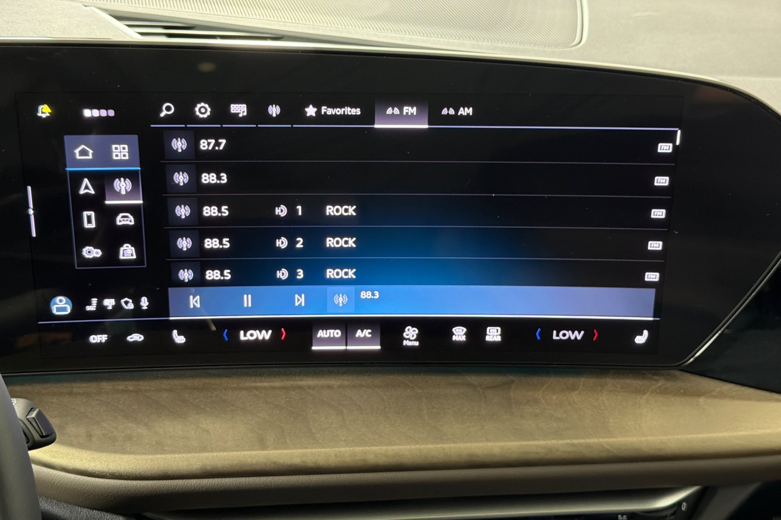 Used 2025 District Green Metallic Audi Premium Plus 2.0 TFSI quattro image 17