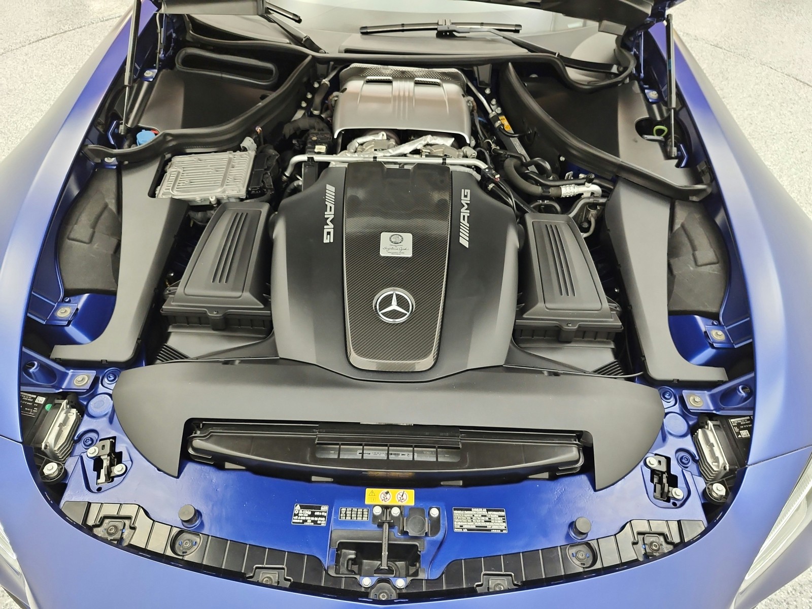Certified Used 2020 designo Brilliant Blue Magno Mercedes-Benz AMG® GT R Coupe image 15