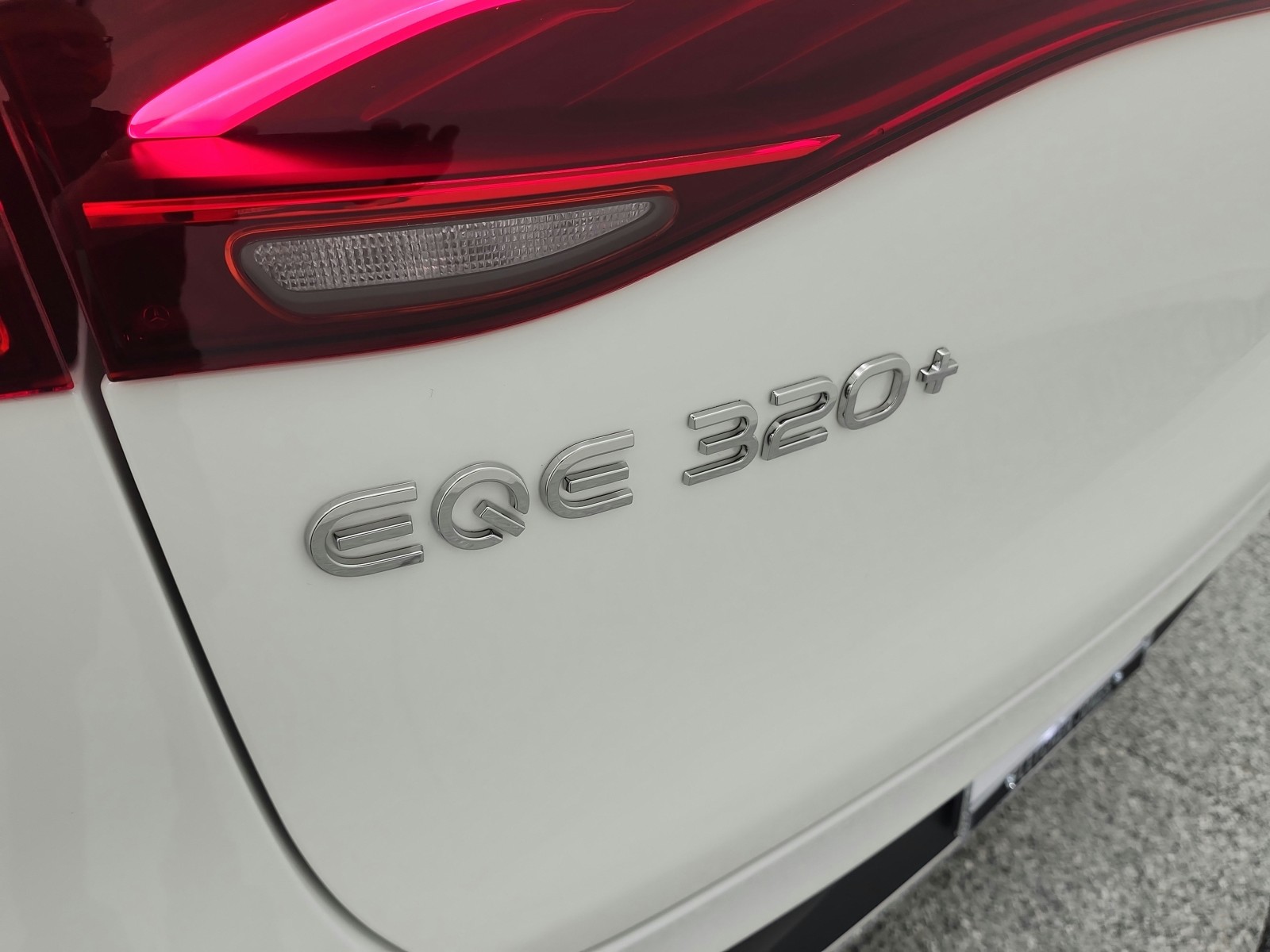 New 2026 Polar White Mercedes-Benz EQE 320+ image 16