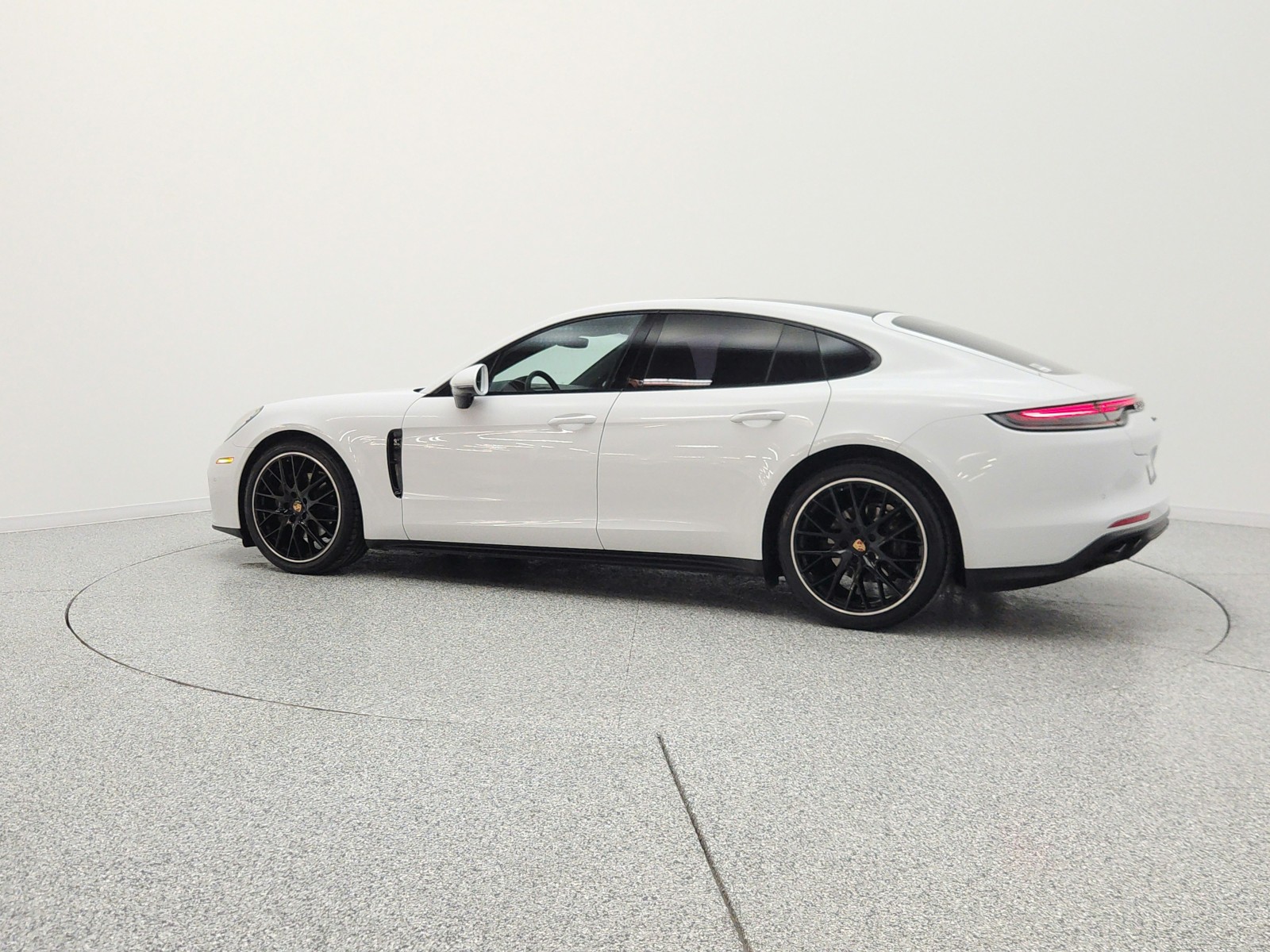 Used 2023 Carrara White Metallic Porsche  image 8