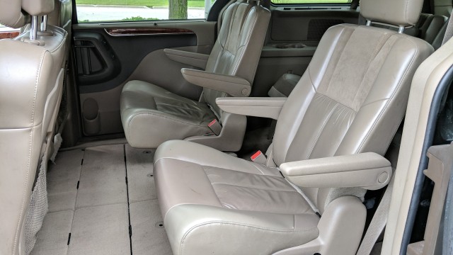 2014 Chrysler Town & Country Limited 22