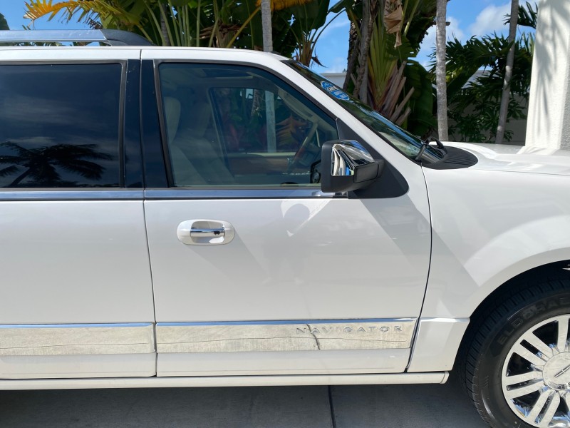 2010 Lincoln Navigator 4WD SUNROOF LOW MILES 31,209 in , 