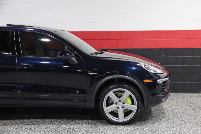 2016 Porsche Cayenne S E-Hybrid 4dr Suv in ,