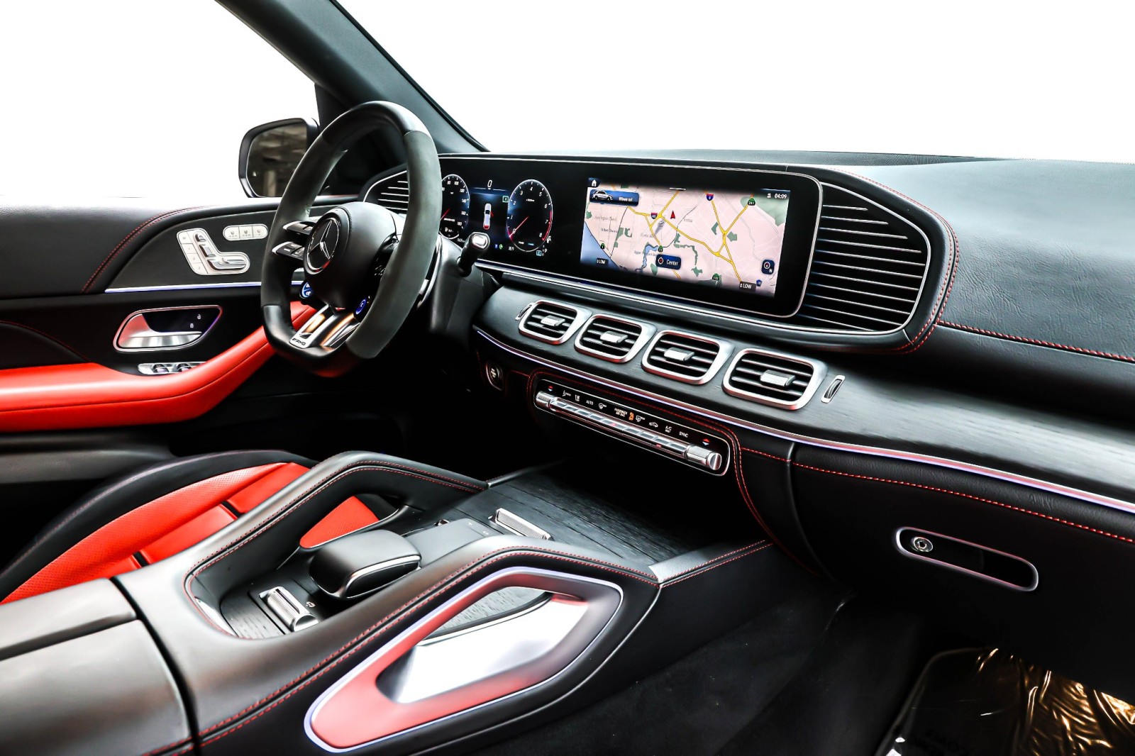 Used 2025 MANUFAKTUR Moonlight White Metal Mercedes-Benz AMG® GLE 53 image 16