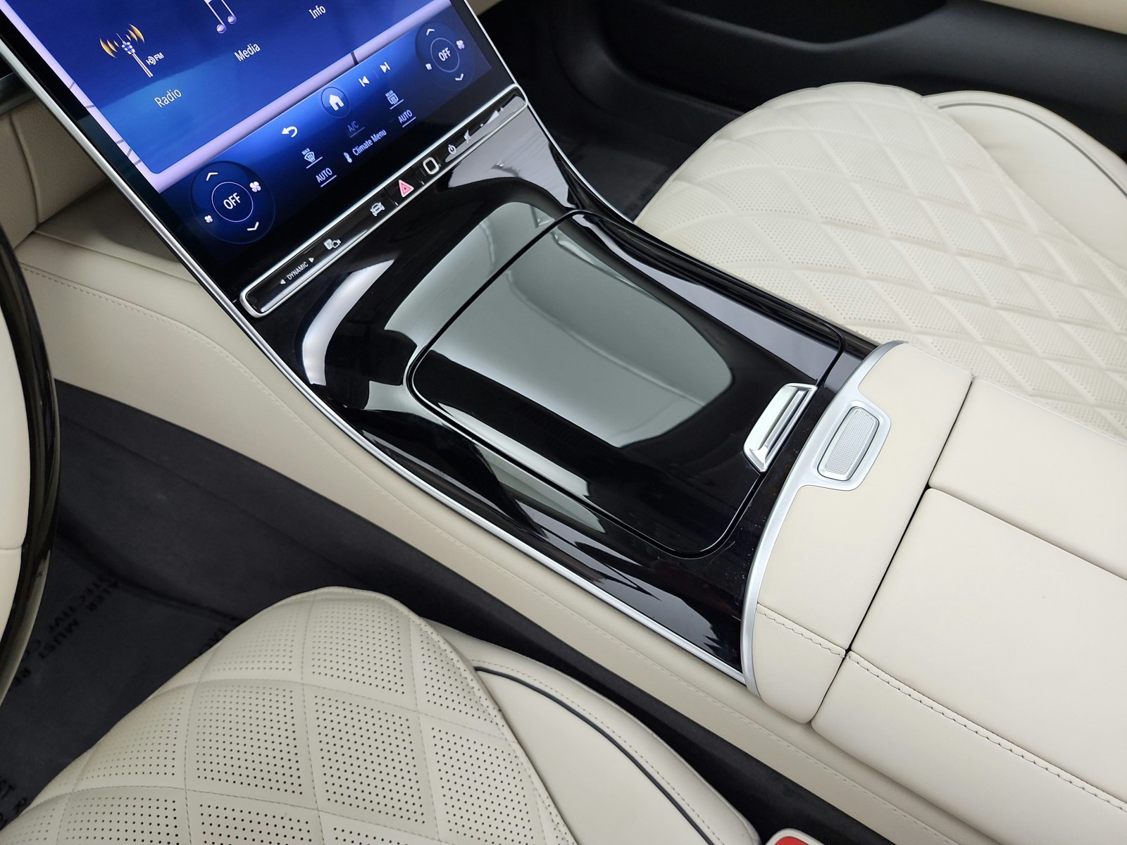 Certified Used 2023 MANUFAKTUR Diamond White Mercedes-Benz S 580 4MATIC® Sedan image 11