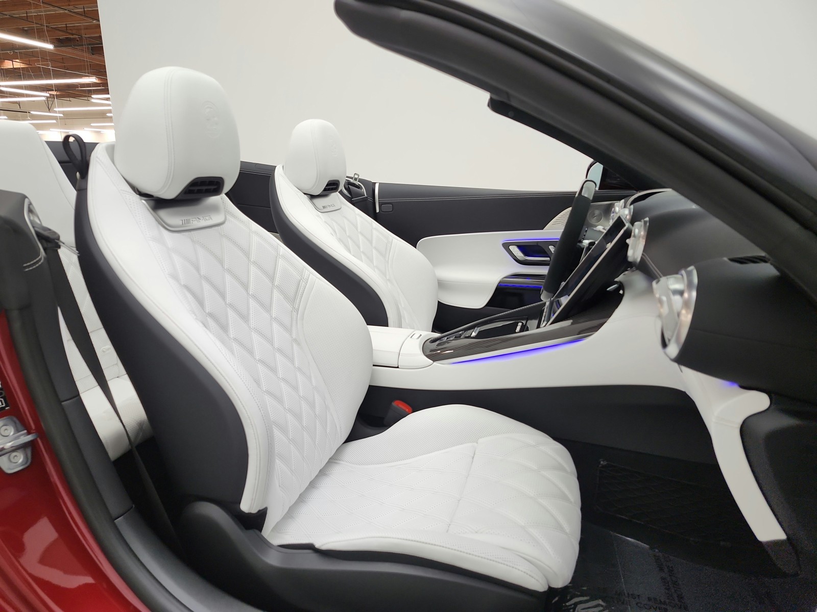 New 2027 MANUFAKTUR Patagonia Red Metallic Mercedes-Benz AMG® SL 63 Roadster image 15