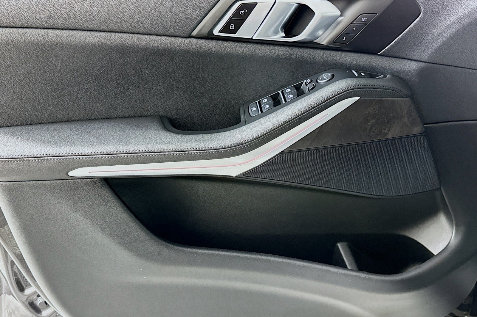 Used 2022 Dark Graphite Metallic BMW xDrive40i image 21