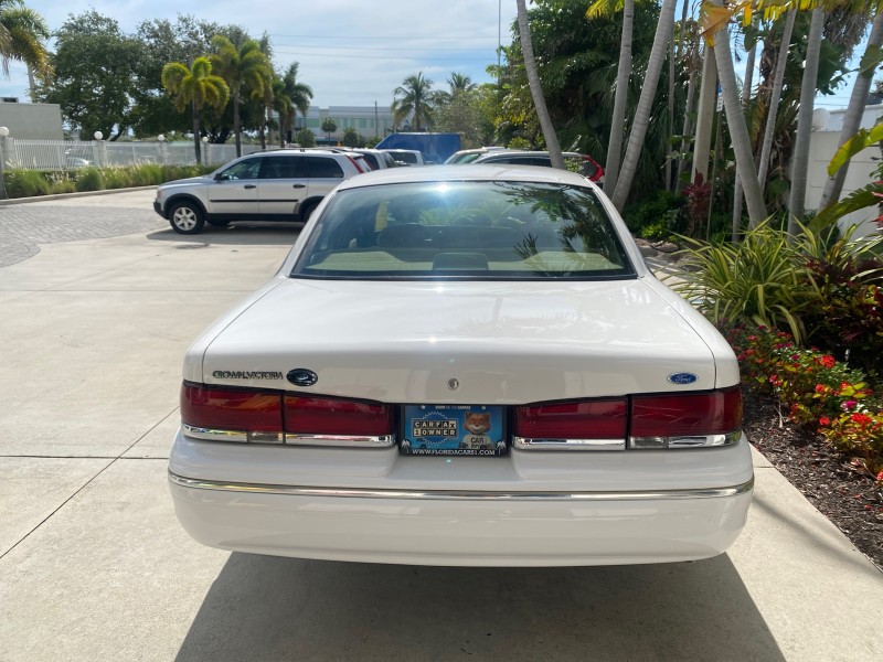 1995 Ford Crown Victoria LOW MILES 43,331 in , 