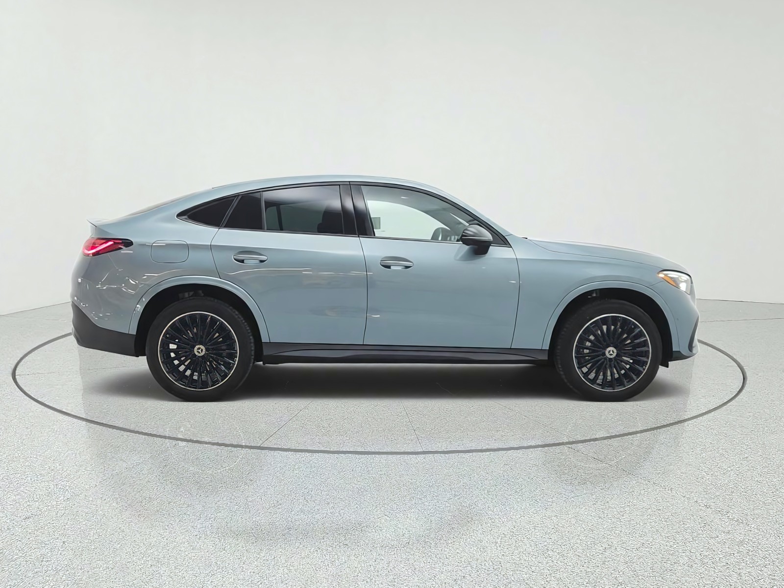 New 2027 Verde Silver Metallic Mercedes-Benz GLC 300 4MATIC® Coupe image 4