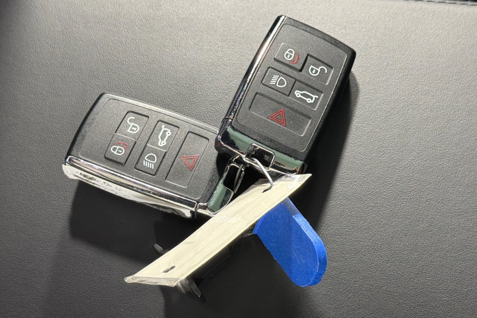 Used 2025 Fuji White Land Rover P400 Dynamic SE image 25