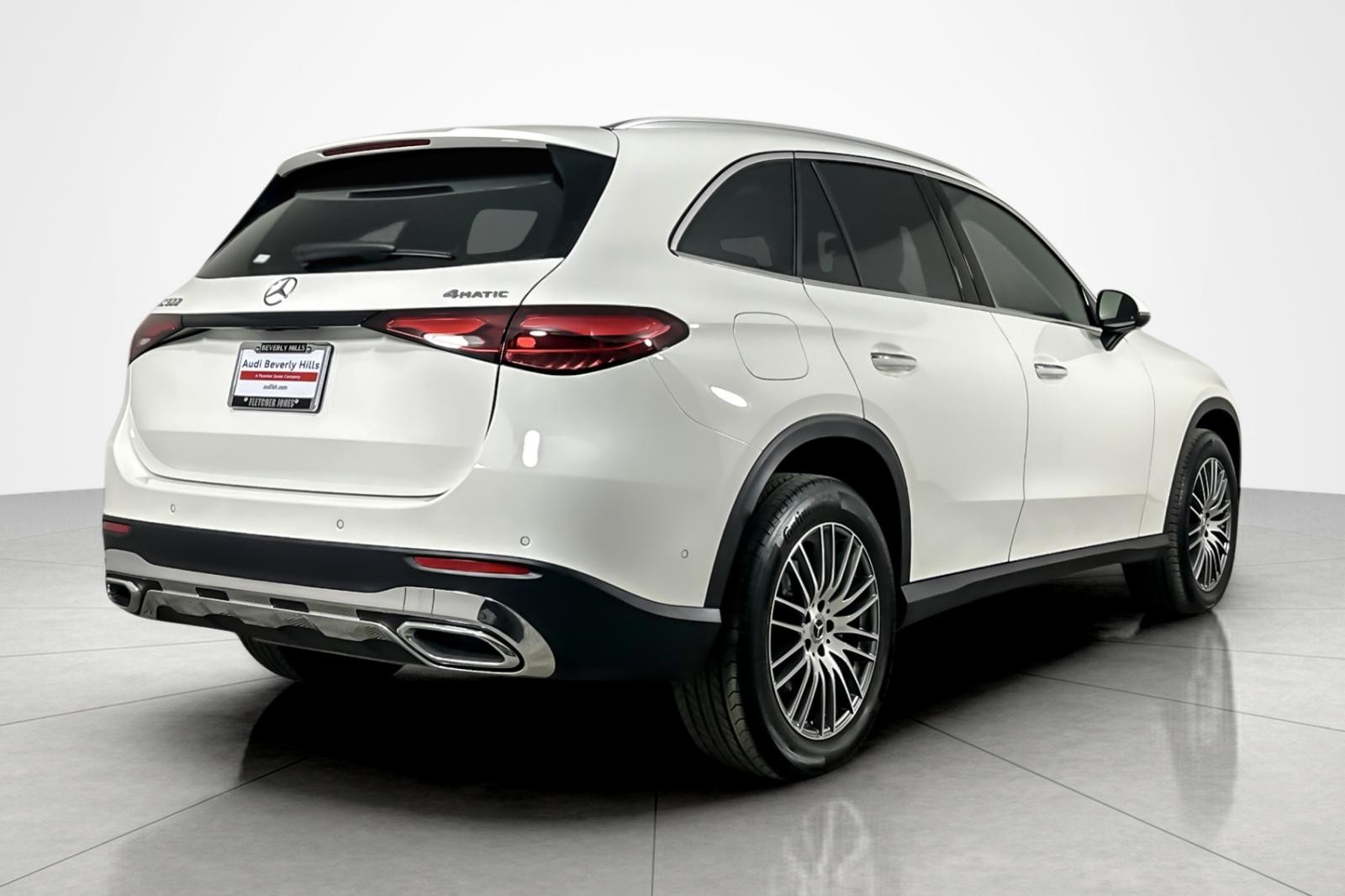 Used 2025 Polar White Mercedes-Benz GLC 300 4MATIC® SUV image 5