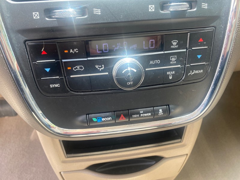 2012 Chrysler Town & Country 1 OWNER LOW MILES 58.411 in , 