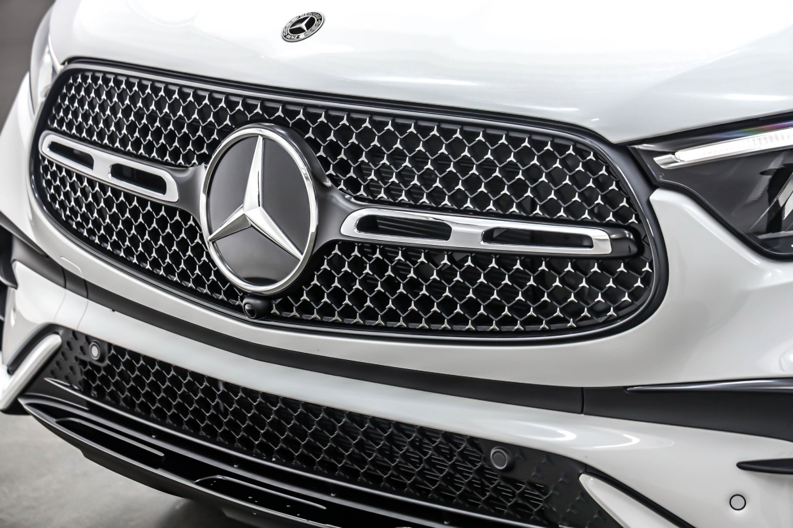 New 2026 Polar White Mercedes-Benz GLC 300 SUV image 13