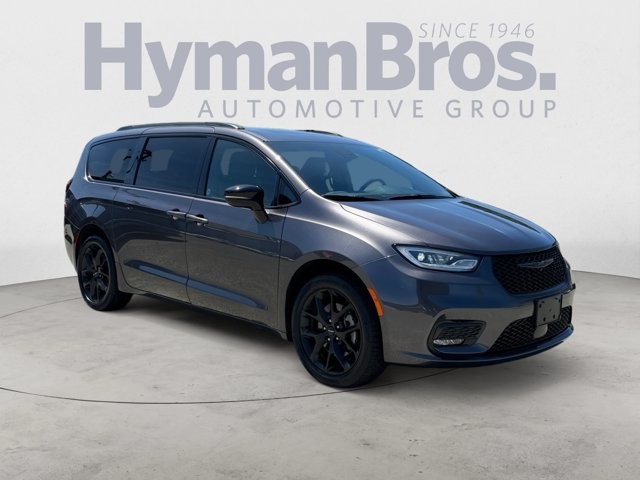 Gray (Granite Crystal Metallic Clearcoat) 2023 Chrysler Pacifica Limited AWD Minivan All-Wheel Drive Automatic
