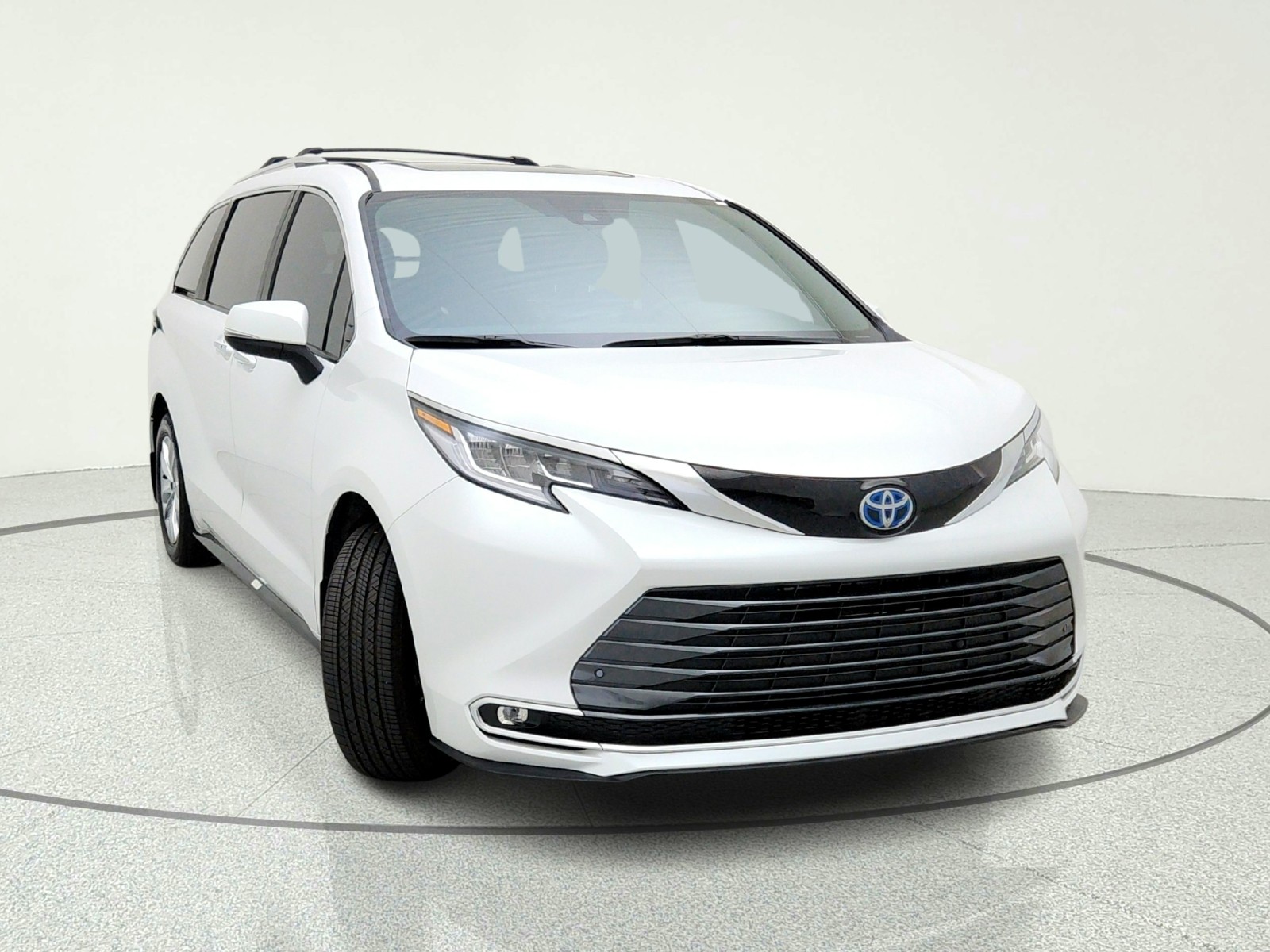 Used 2025 WINDCHILL PEARL Toyota Rear-Entry handicap Conversions 5 PASSENGER image 4