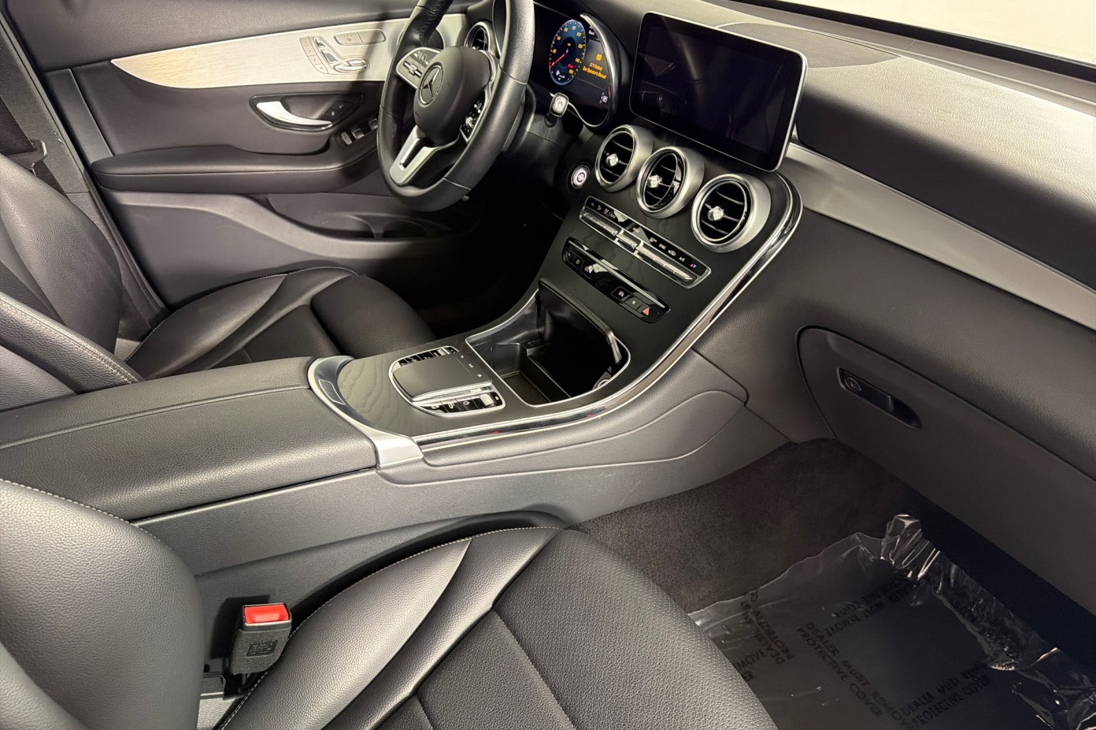 Used 2022 Black Mercedes-Benz GLC 300 SUV image 15