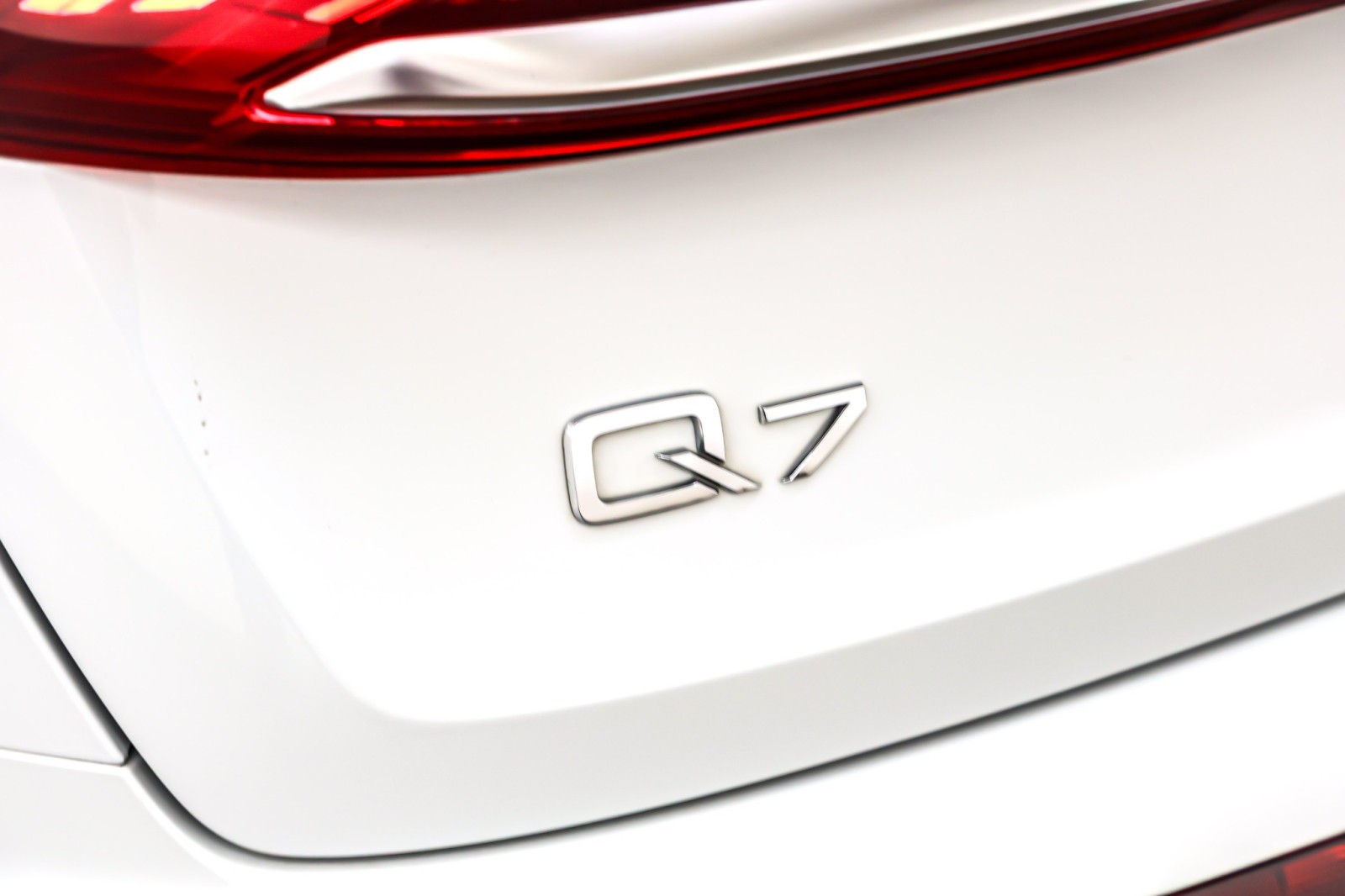 Used 2023 Glacier White Metallic Audi Prestige 55 TFSI quattro image 10