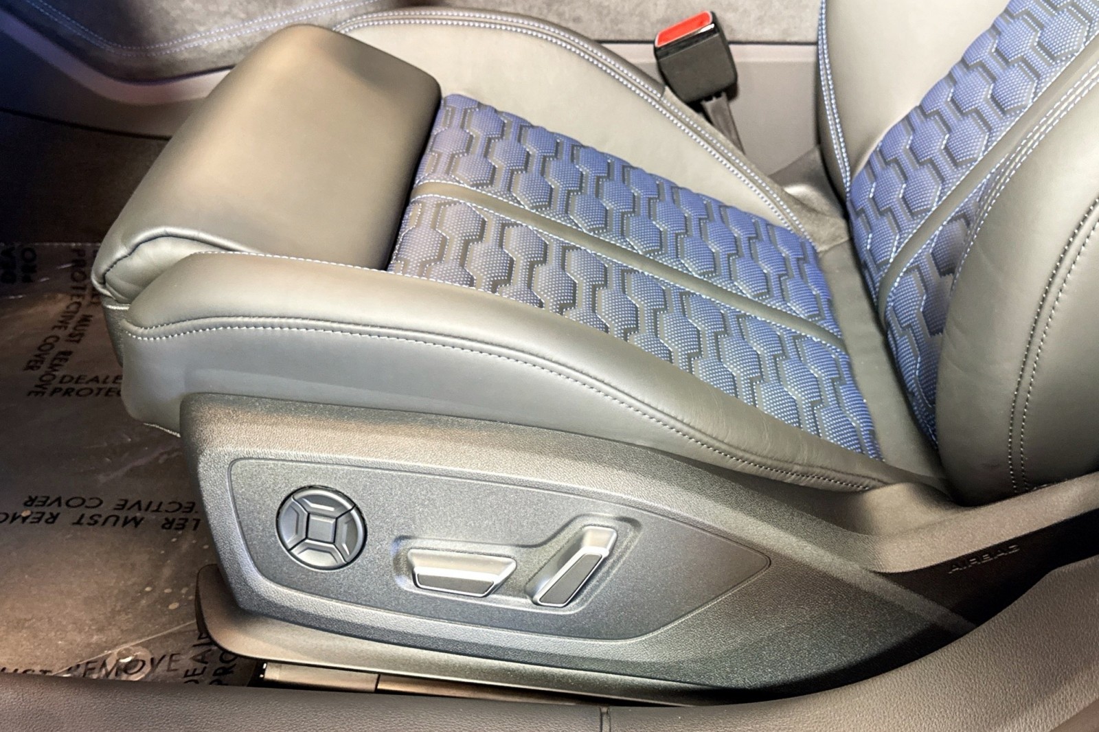 New 2025 Sebring Black Crystal Effect Audi performance 4.0 TFSI quattro image 17