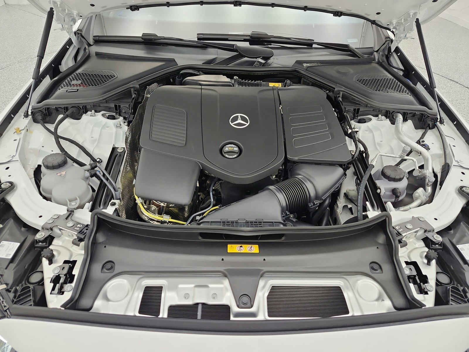 New 2026 Polar White Mercedes-Benz E 350 image 12