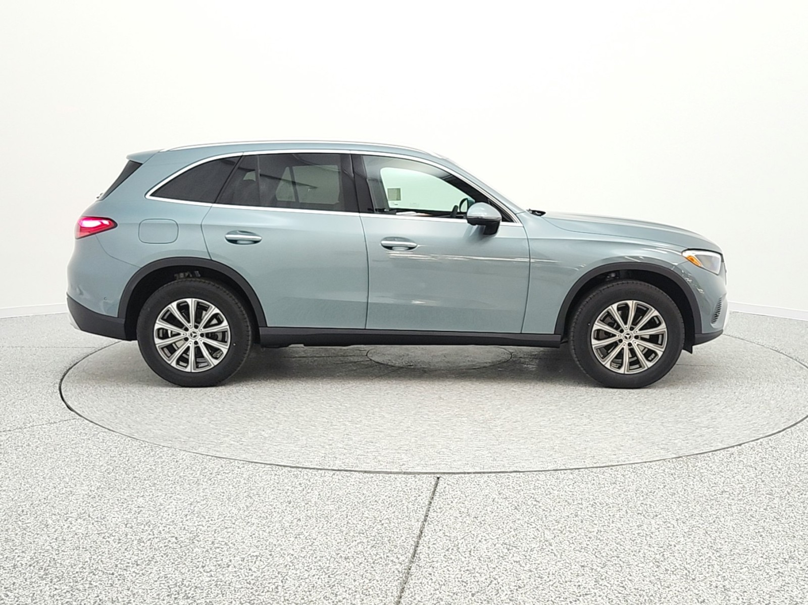 New 2026 Verde Silver Metallic Mercedes-Benz GLC 300 image 4