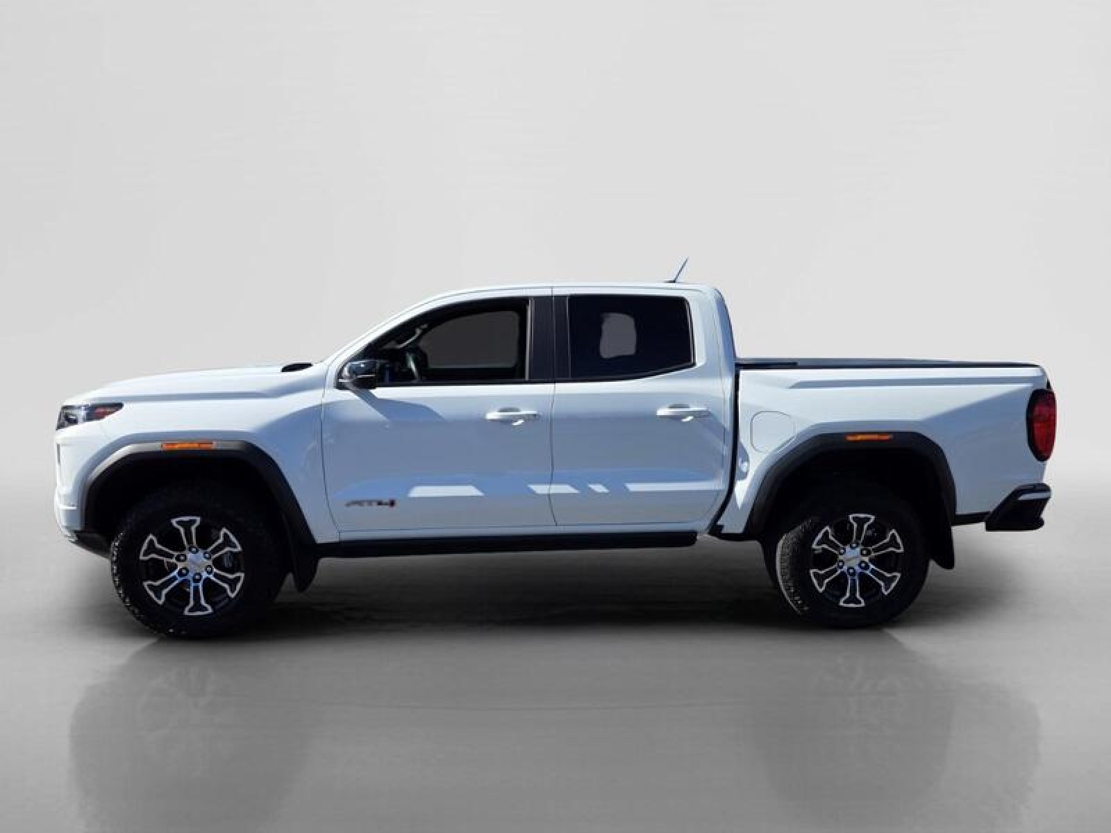 Used 2024 WHITE GMC 4WD Crew Cab AT4 image 2