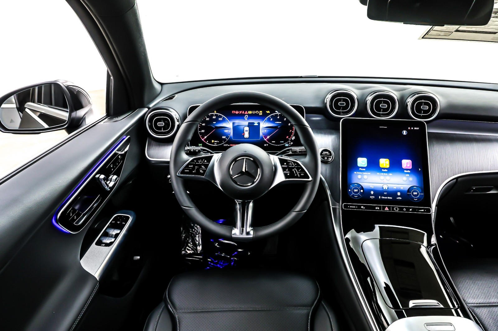 New 2026 Graphite Grey Metallic Mercedes-Benz GLC 300 image 4