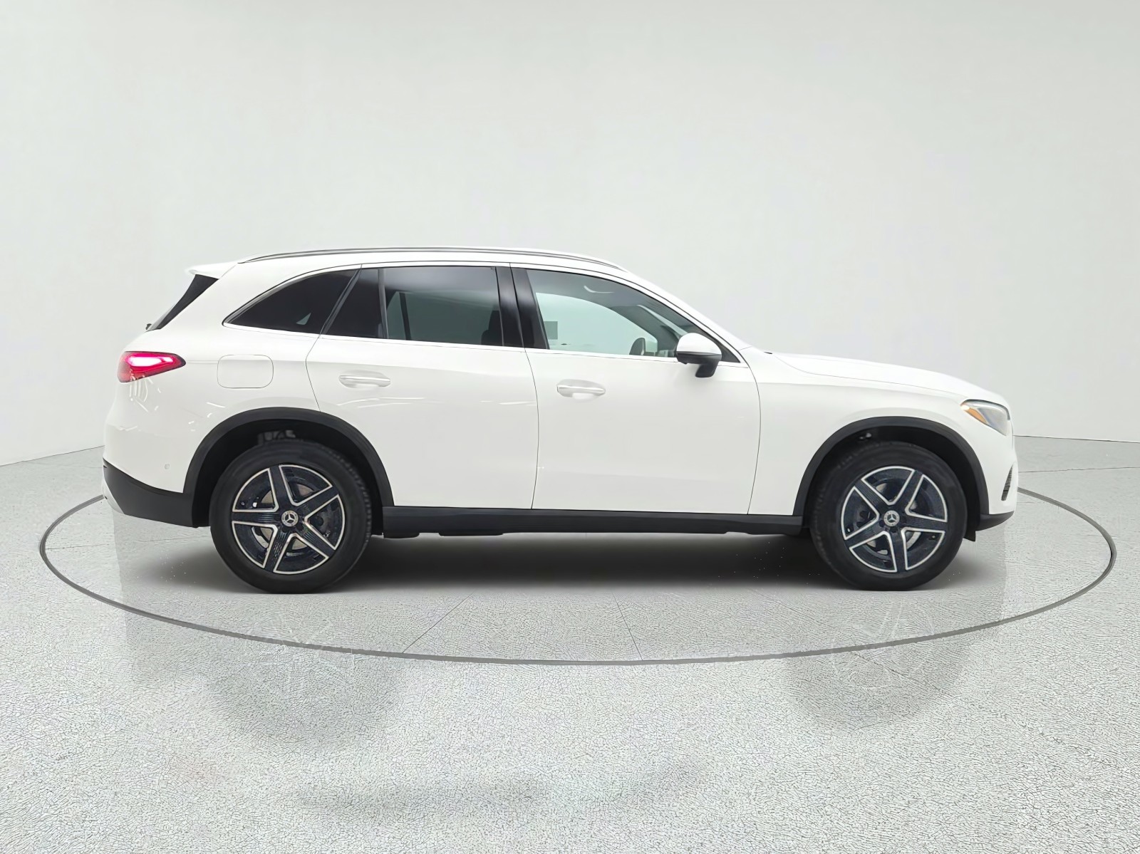 New 2027 Polar White Mercedes-Benz GLC 300 SUV image 4
