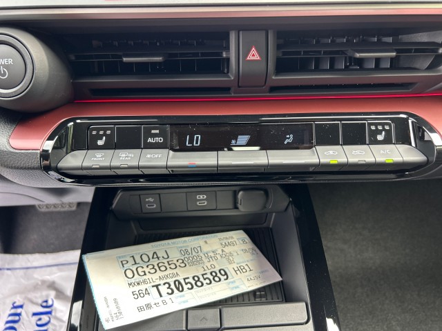 ToyotaPrius Plug-In Hybrid24