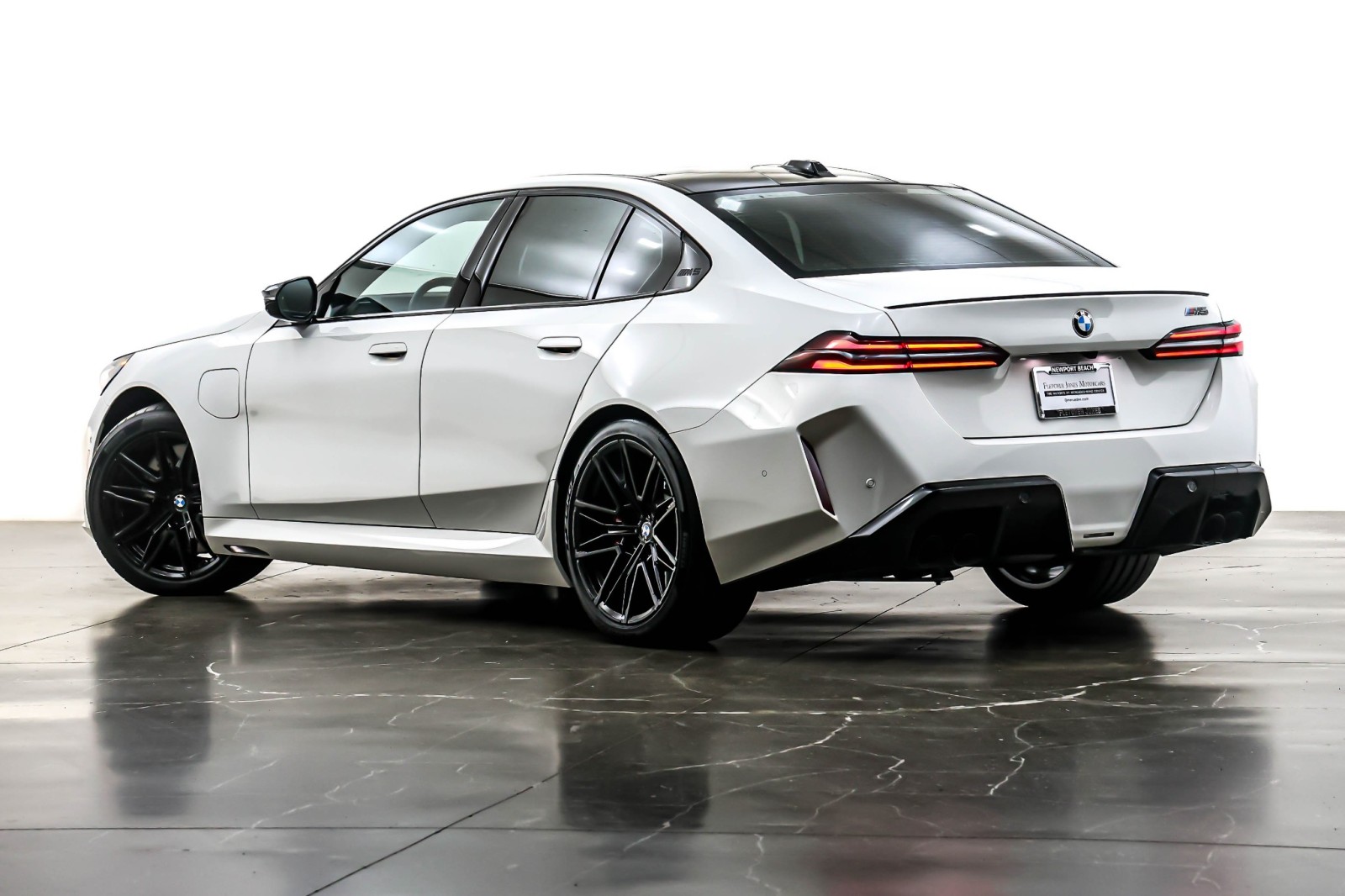 Used 2025 Alpine White BMW Sedan image 12