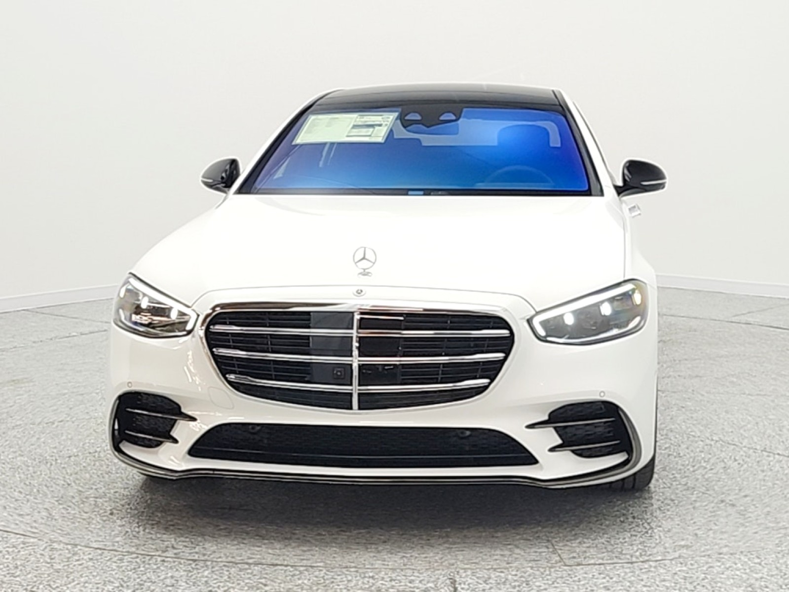 New 2026 MANUFAKTUR Moonlight White Metallic Mercedes-Benz S 500 image 2