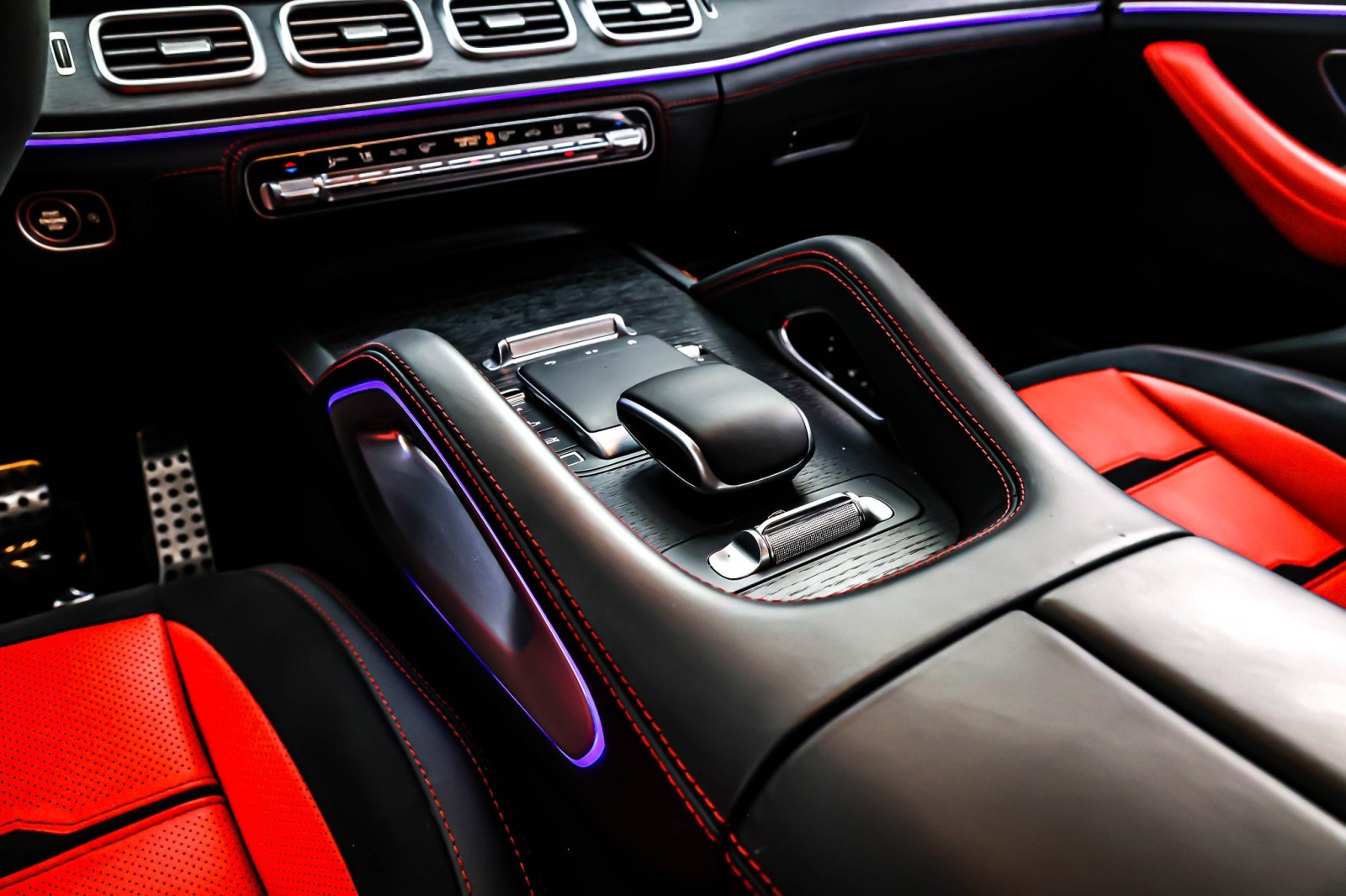 Used 2025 MANUFAKTUR Moonlight White Metal Mercedes-Benz AMG® GLE 53 image 6