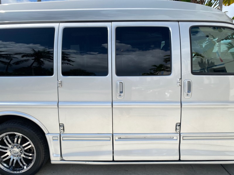 2013 GMC SAVANA HI TOP CONVERSION HANDICAP LIFT LOW MILES 24,857 in , 