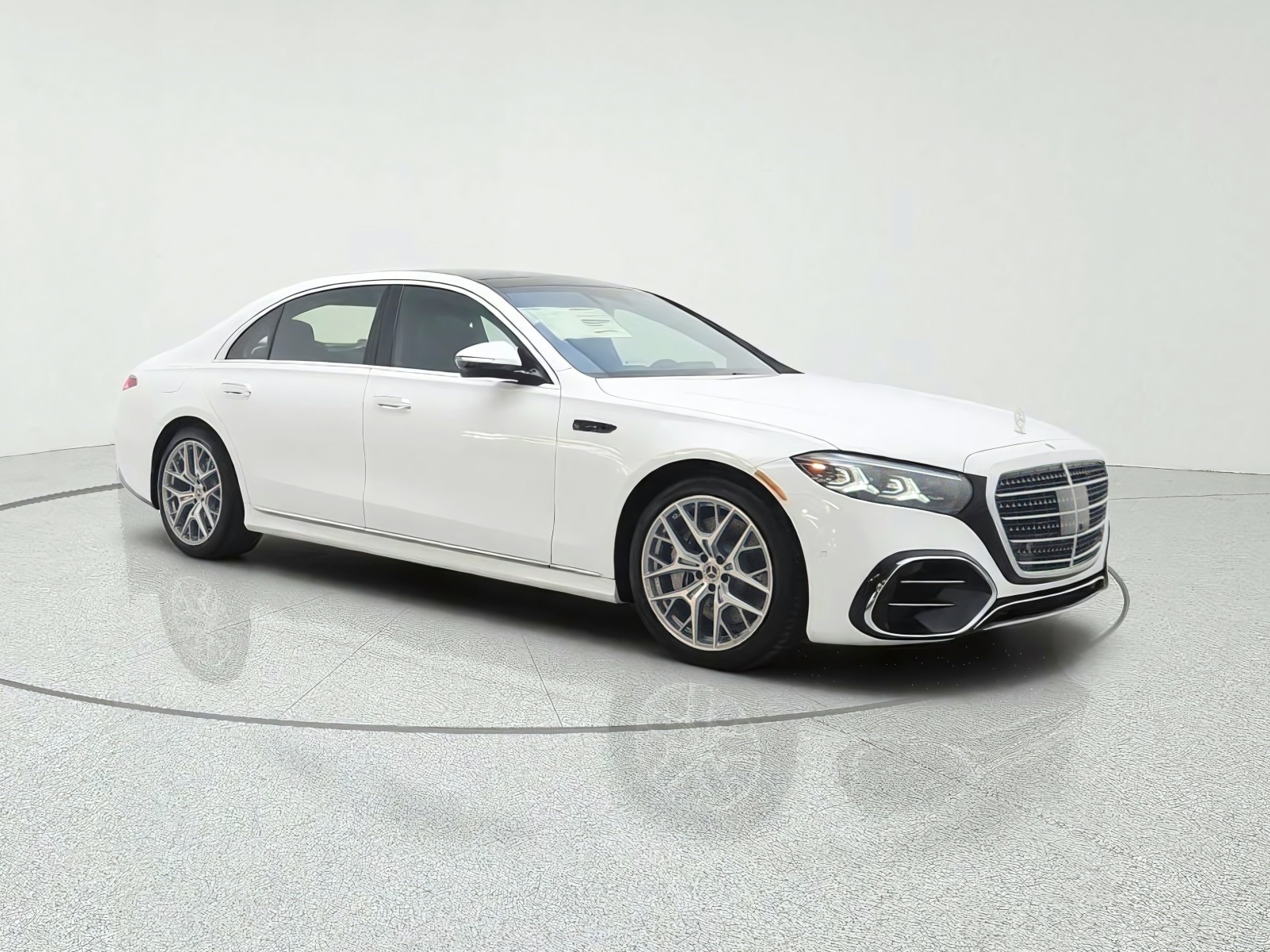 New 2027 MANUFAKTUR Moonlight White Metallic Mercedes-Benz S 580 4MATIC® Sedan image 3