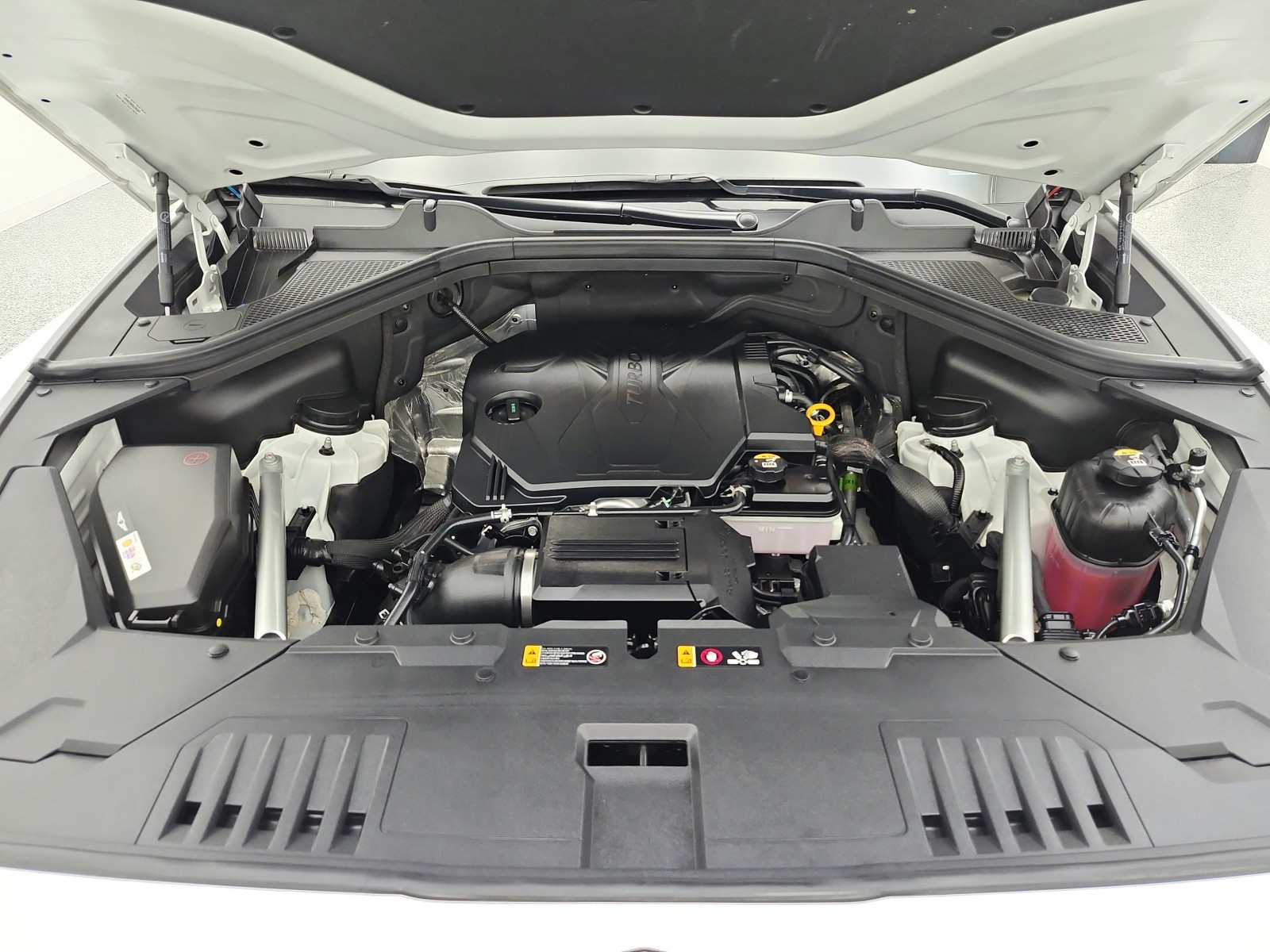 Used 2025 Uyuni White Genesis 2.5T Select AWD image 17