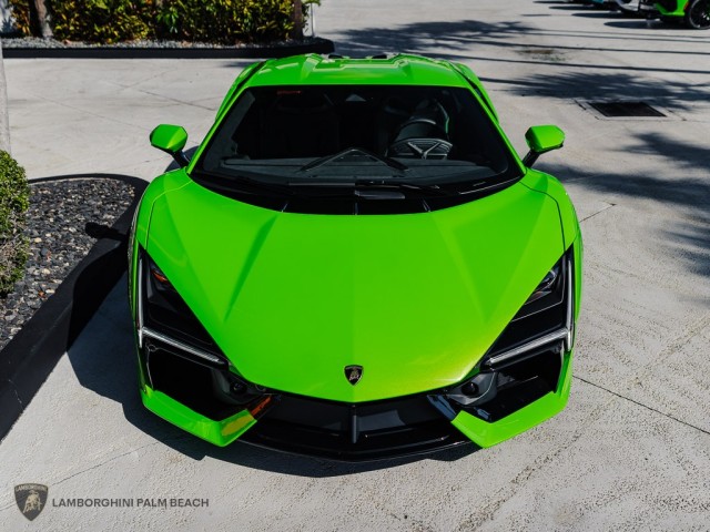 Lamborghini Revuelto