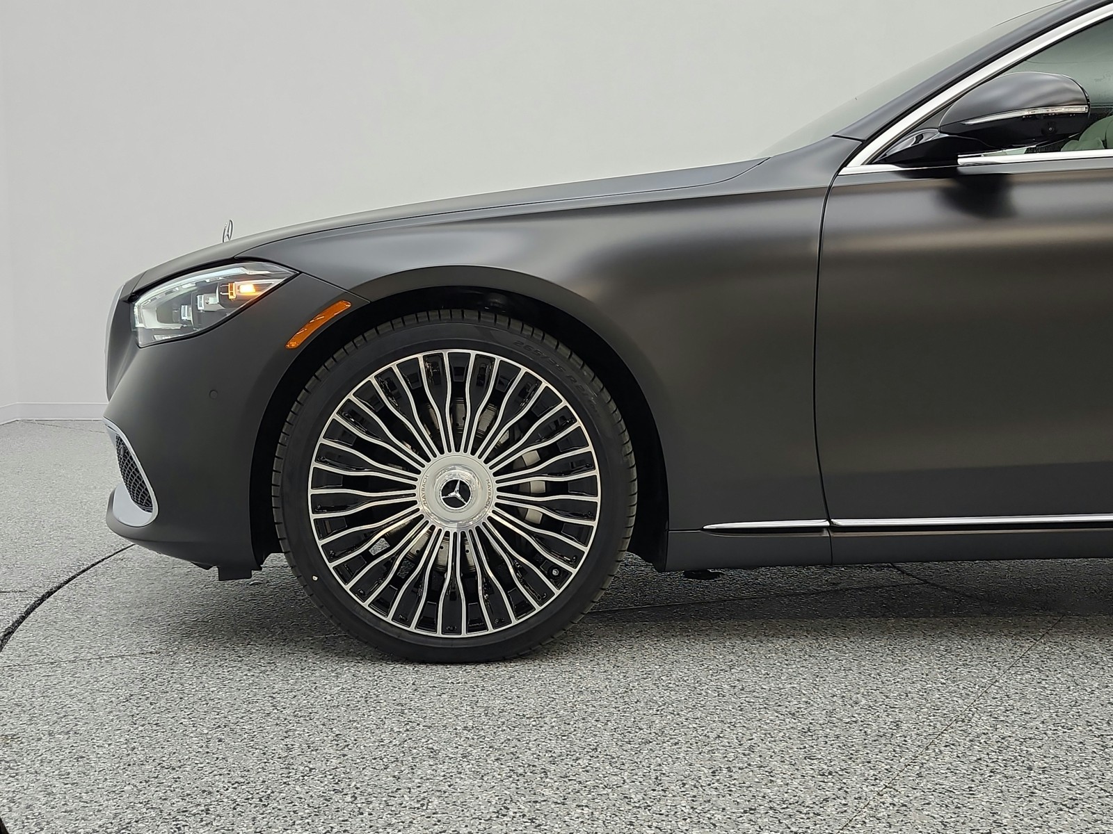 New 2026 MANUFAKTUR Graphite Grey Magno Mercedes-Benz Maybach S 580 image 23