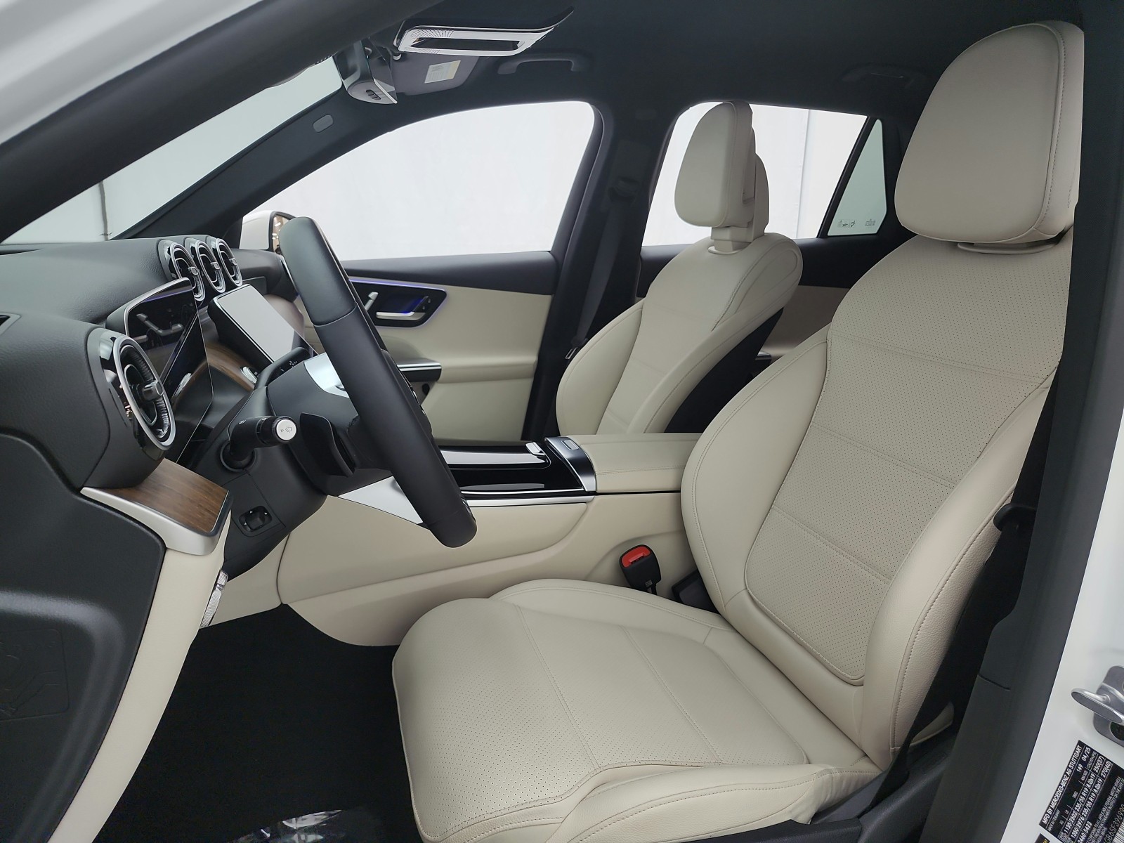 Certified Used 2025 Polar White Mercedes-Benz GLC 300 SUV image 16